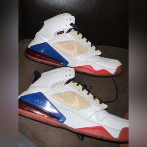 Air JordanMars 270 'Paris Game 2020' sz 10.5 (🚬)